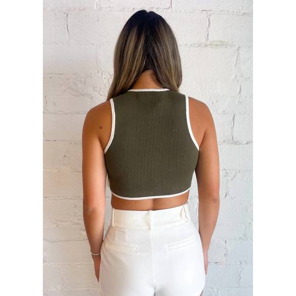 NEW OLIVACEOUS departure time top in olive - Picture 2 of 3